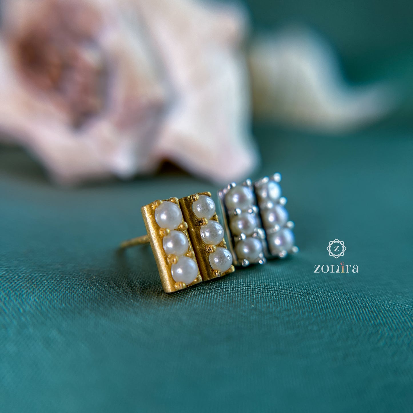 Diwi Silver Stud - Pearl Bar Gold