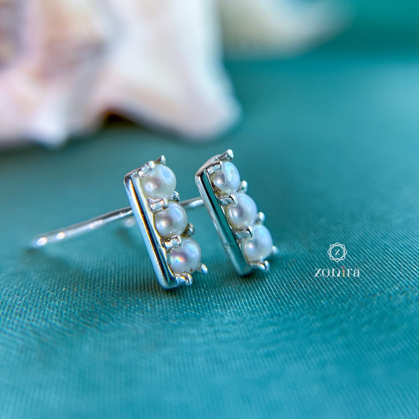 Diwi Silver Stud - Pearl Bar