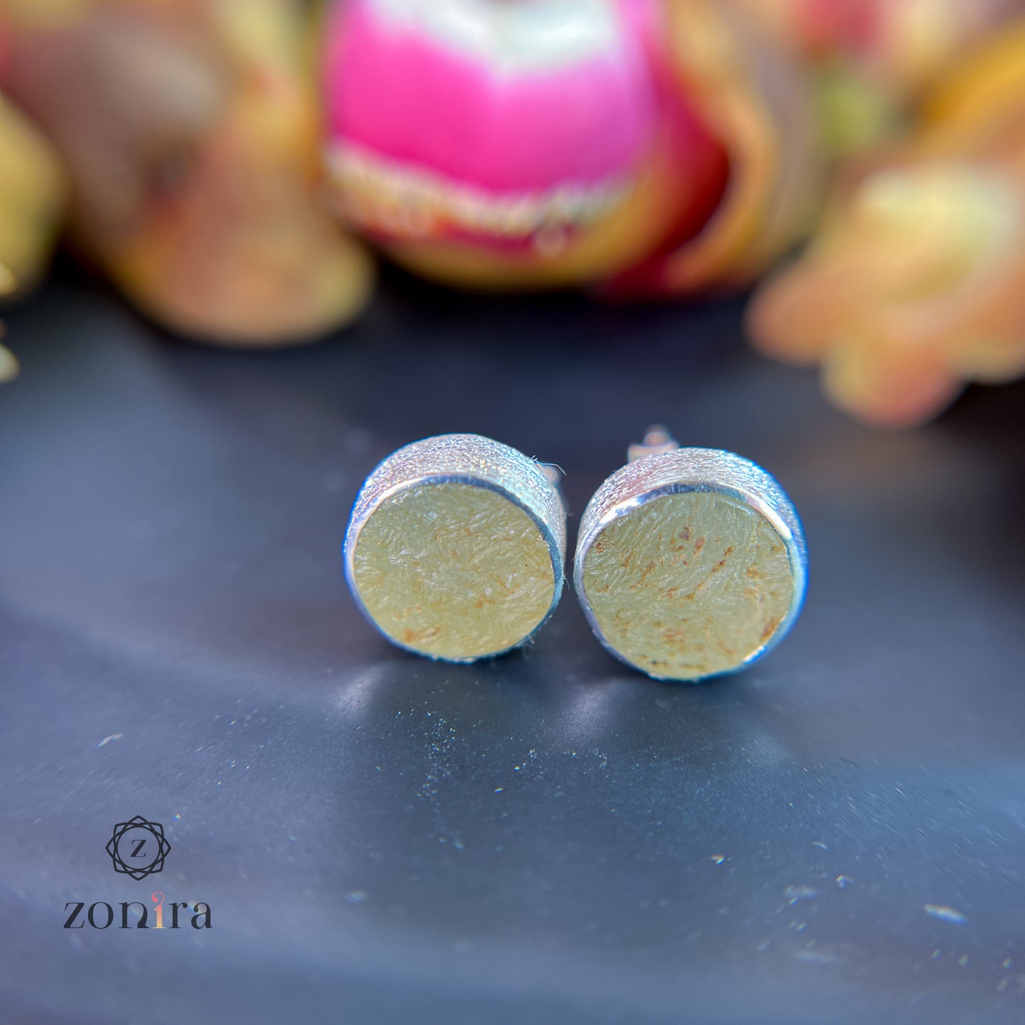 Aabis Silver Studs - Raw Lemon Quartz