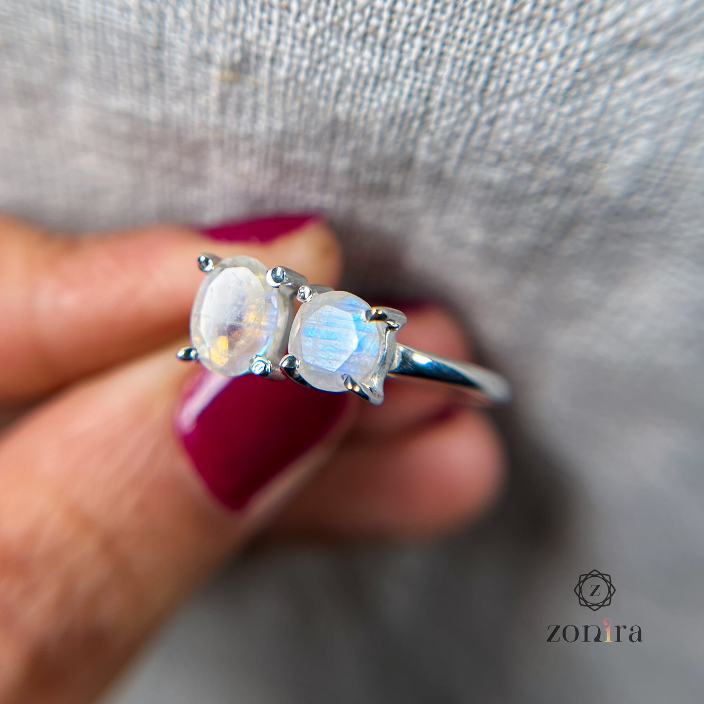 Leah Silver Ring - Rainbow Moonstone