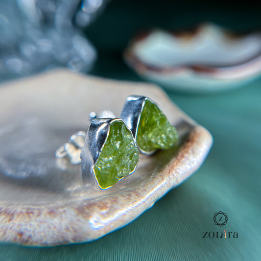 Aabis Silver Studs - Raw Peridot