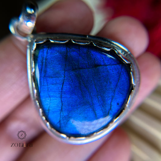 Mila Silver Pendant - Labradorite