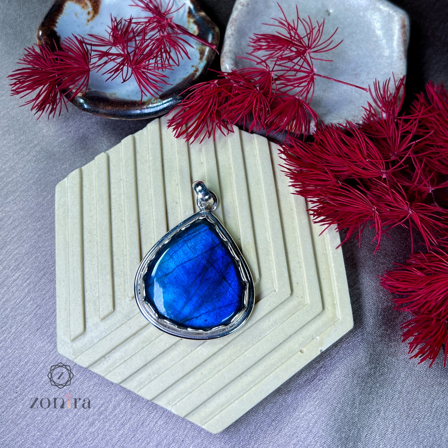 Mila Silver Pendant - Labradorite