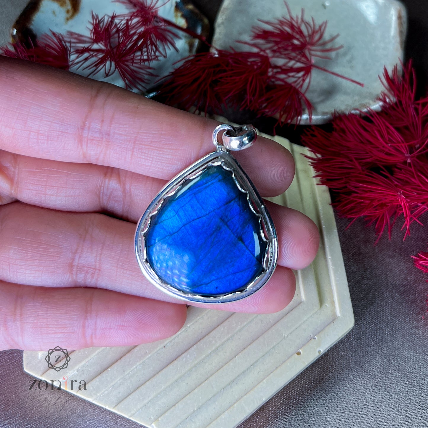 Mila Silver Pendant - Labradorite