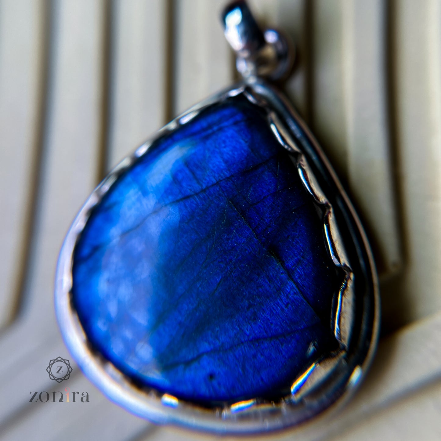 Mila Silver Pendant - Labradorite