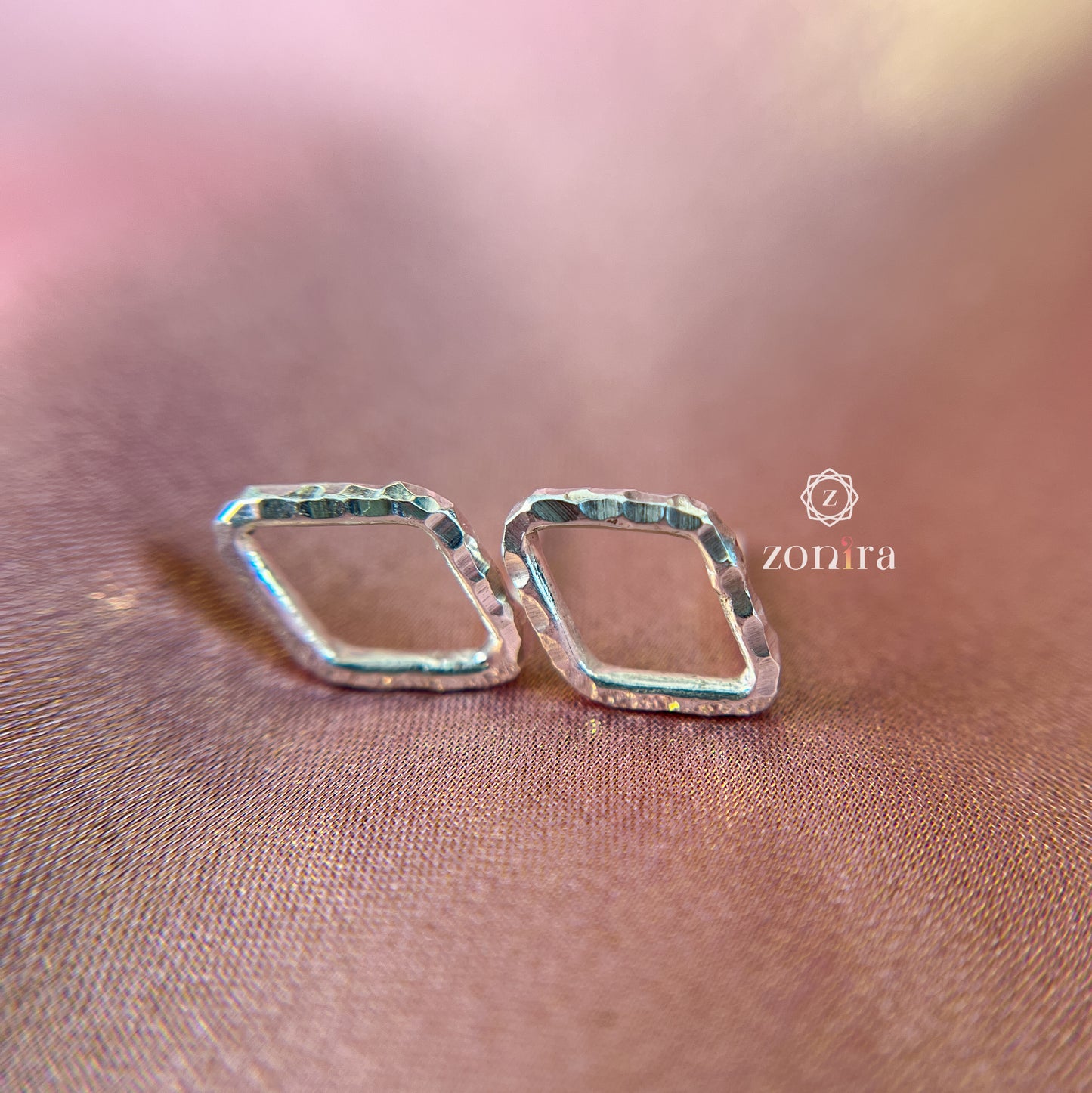 Maavi 92.5 Silver Studs - Chic Diamond