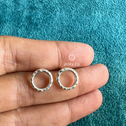 Maavi 92.5 Silver Studs - Chic Circle