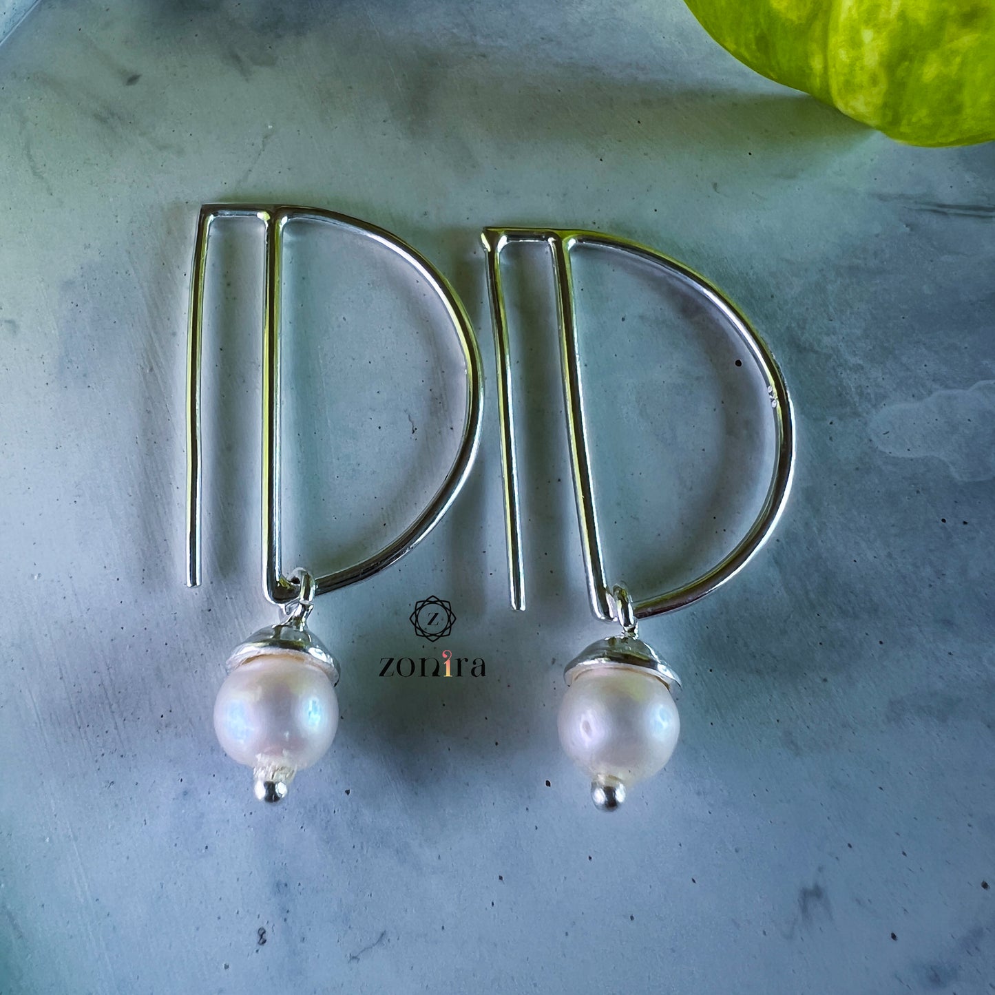 Diva Silver Earrings - Pearl