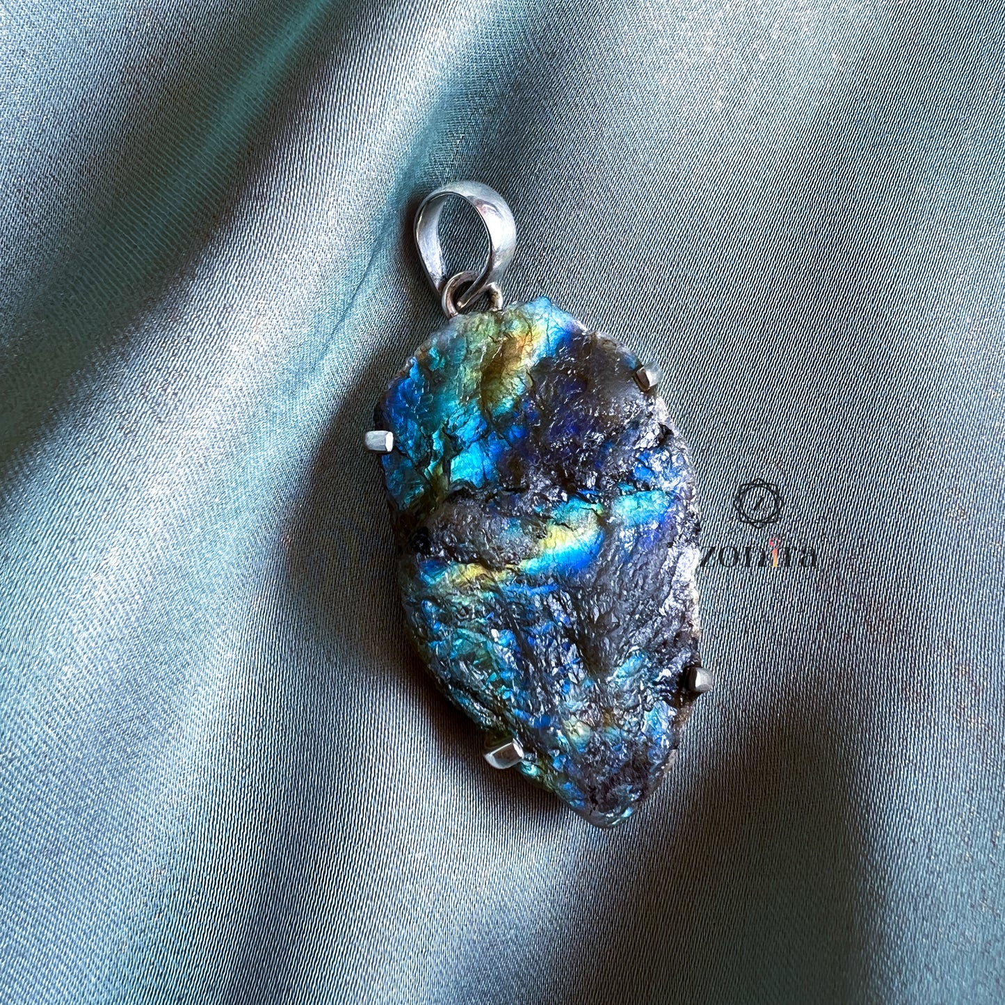 Mili Silver Pendant - Raw Labradorite