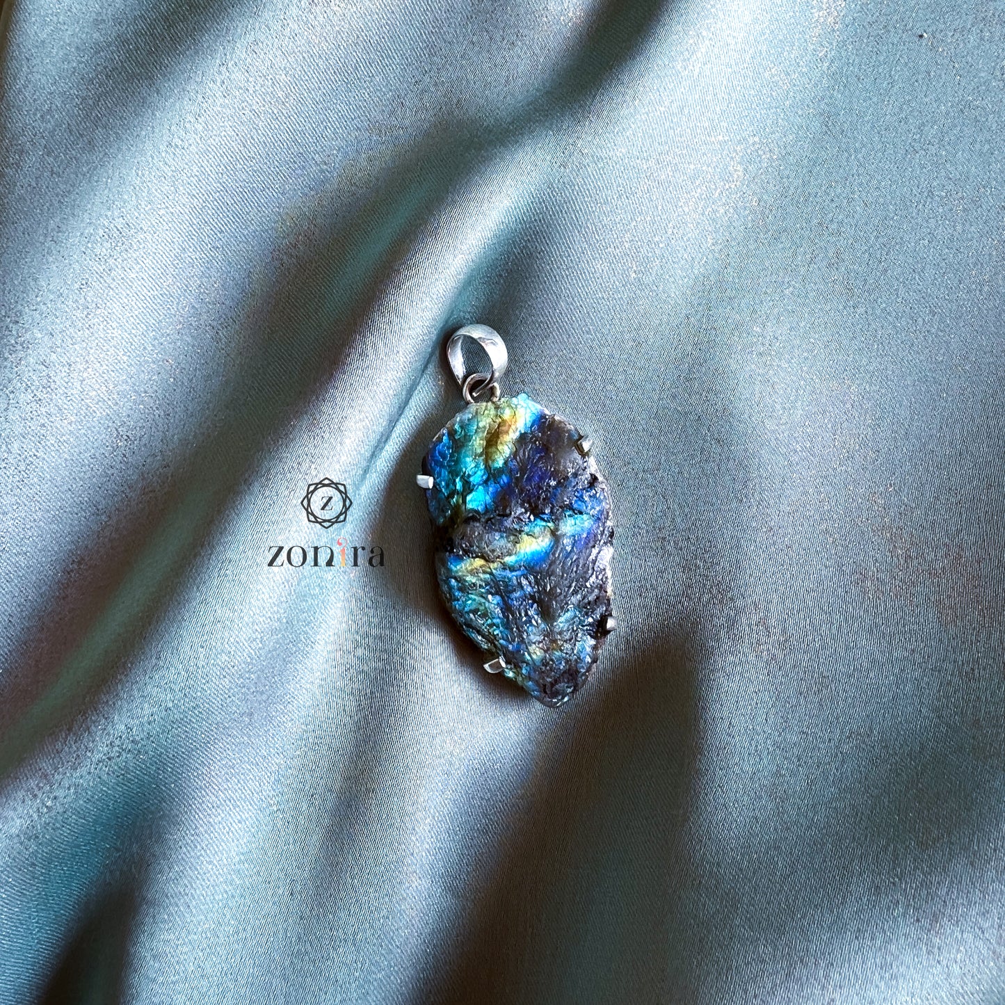 Mili Silver Pendant - Raw Labradorite