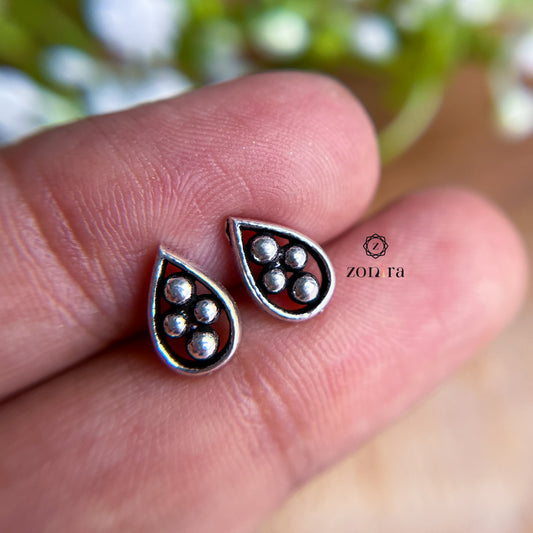 Mayri Oxidised 92.5 Silver Studs - Boondein