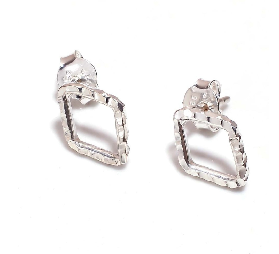 Maavi 92.5 Silver Studs - Chic Diamond